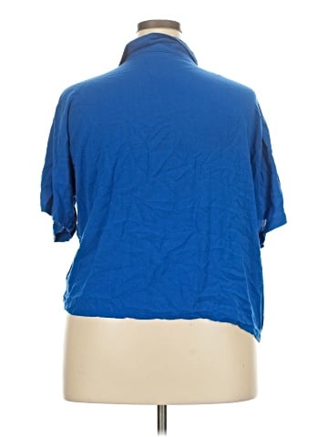 Rouge 3/4 Sleeve Button-Down Shirt (view 2)