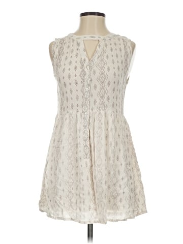 En Creme Sleeveless Blouse (view 1)