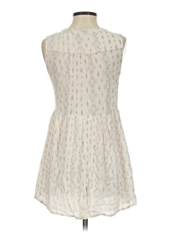 En Creme Sleeveless Blouse (view 2)