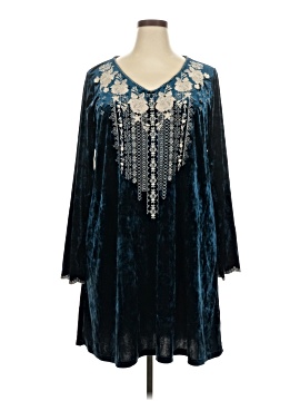green emerald velvet dress Savanne Jane Floral Embroidered Printed Tops 3X