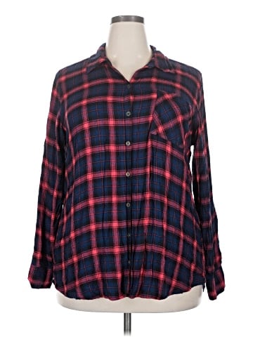 Maurices Long Sleeve Button-Down Shirt (view 1)