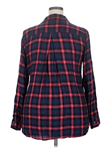 Maurices Long Sleeve Button-Down Shirt (view 2)