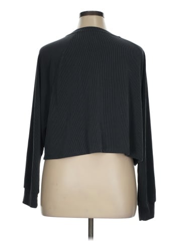 Victoria's Secret 3/4 Sleeve T-Shirt (view 2)