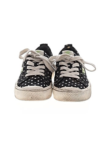 Cariuma Sneakers (view 2)