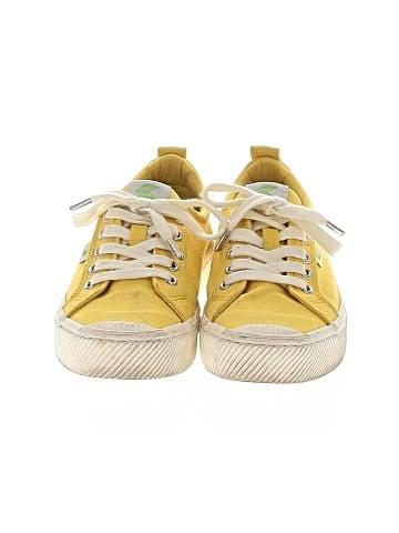 Cariuma Sneakers (view 2)