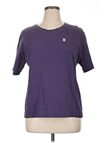 Victoria's Secret Short Sleeve T-Shirt (view 1)