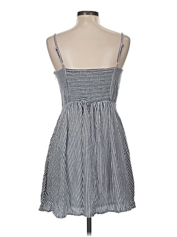 Old Navy Casual Dress (view 2)