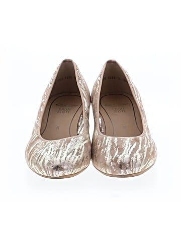 Ara Heels (view 2)