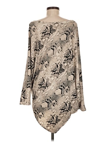 Cherish Poncho (view 2)