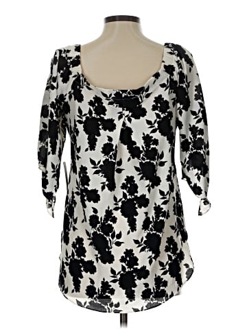 Status 3/4 Sleeve Blouse (view 2)