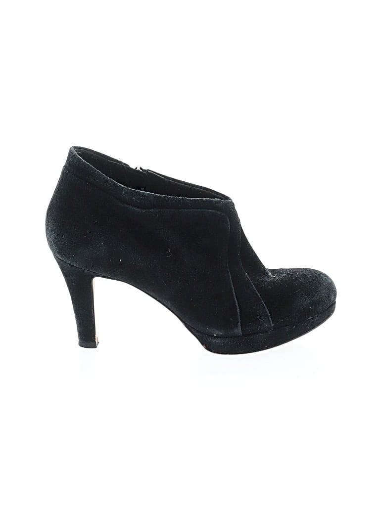 Pre-owned Clarks Ankle Boots In Black