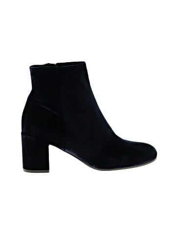 Vince. Ankle Boots (view 1)