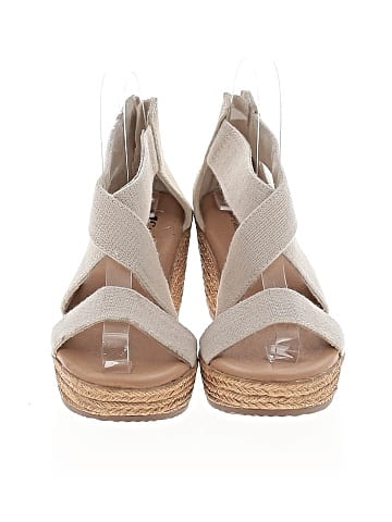 Cliffs by White Mountain Heels (view 2)