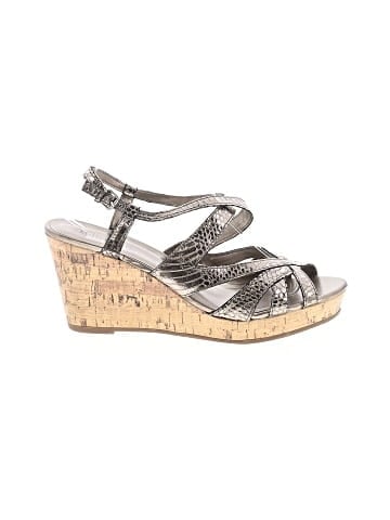Kelly & Katie Wedges (view 1)