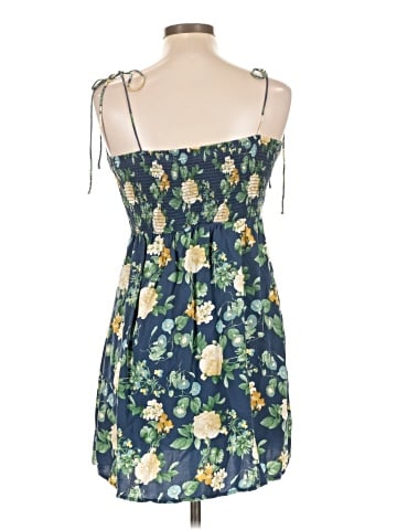 Old Navy Casual Dress (view 2)