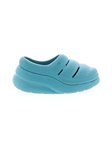 Ugg Flats (view 1)