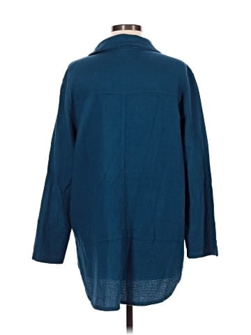 Focus 3/4 Sleeve Button-Down Shirt (view 2)