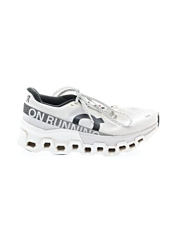 On Cloud Sneakers (view 1)