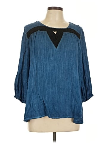The Pyramid Collection 3/4 Sleeve Blouse (view 1)