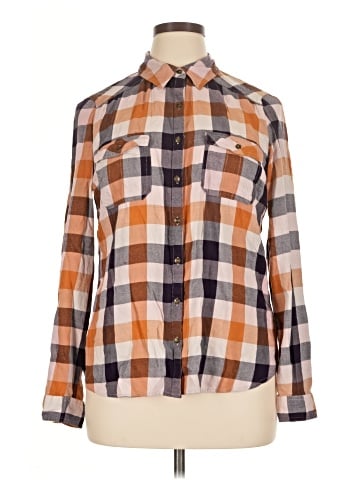 Maurices Long Sleeve Button-Down Shirt (view 1)