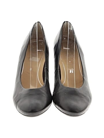Ara Heels (view 2)