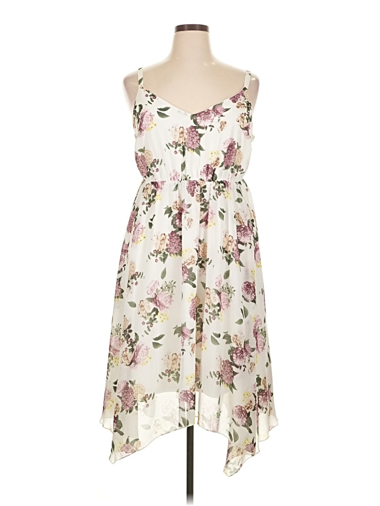 Pre-owned Torrid Casual Dress In White