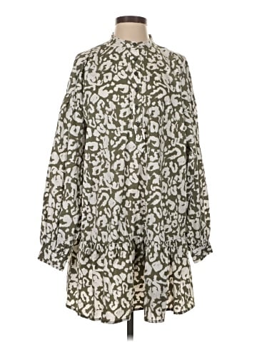 Elizabeth and James Kimono (view 1)