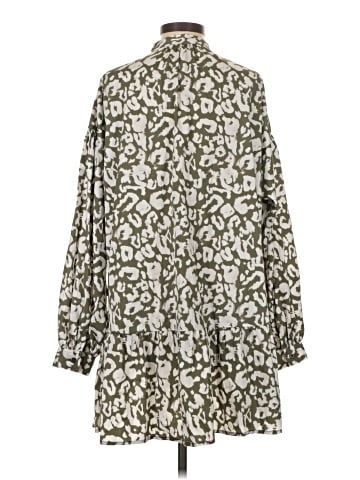 Elizabeth and James Kimono (view 2)