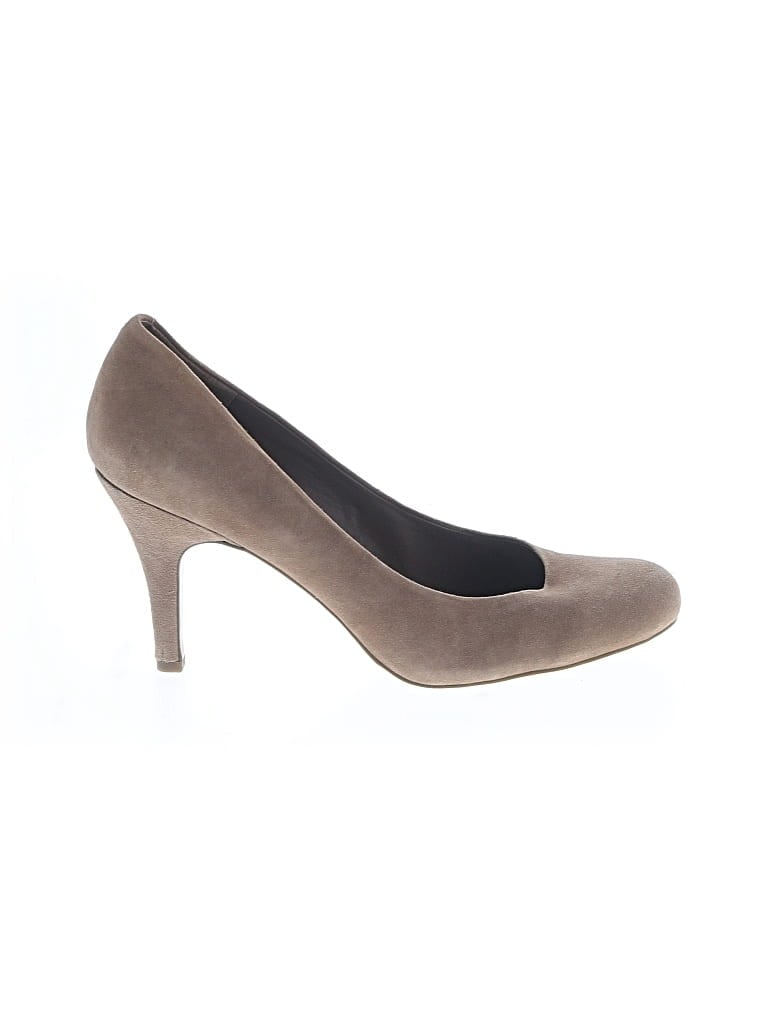 Pre-owned Bcbgeneration Flats In Tan