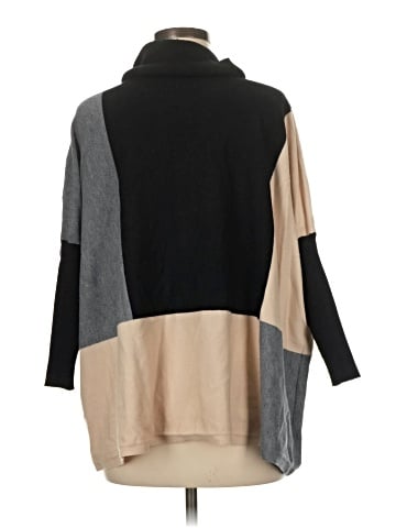 Aaeda Poncho (view 2)