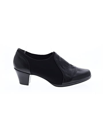 Munro American Heels (view 1)