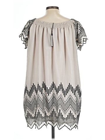 Romeo & Juliet Couture Sleeveless Top (view 2)