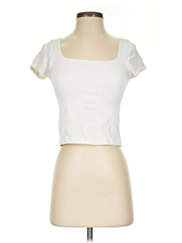 Uniqlo Short Sleeve T-Shirt (view 1)