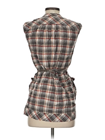 Generra Sleeveless Button-Down Shirt (view 2)