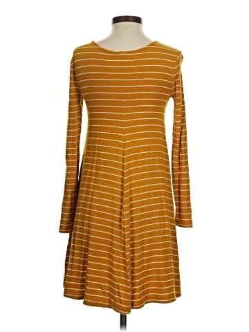 Old Navy Casual Dress (view 2)
