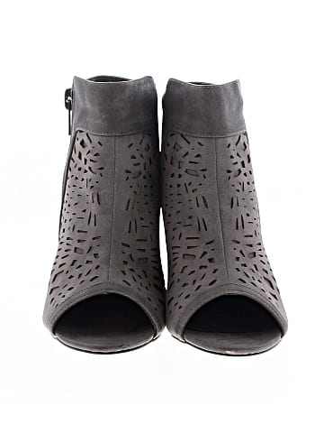 Michael Antonio Heels (view 2)