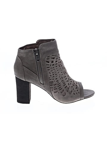 Michael Antonio Heels (view 1)