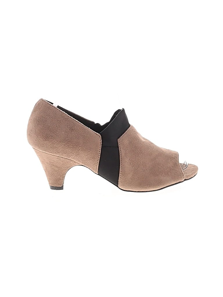 Pre-owned Comfortview Heels In Brown