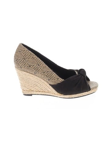Kelly & Katie Wedges (view 1)