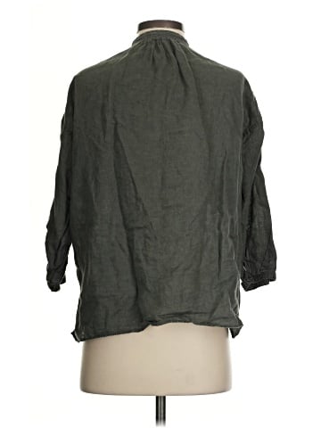 Uniqlo 3/4 Sleeve Button-Down Shirt (view 2)