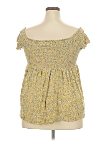 Isabel Maternity Short Sleeve Top (view 2)