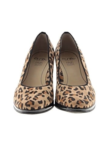 Ara Heels (view 2)