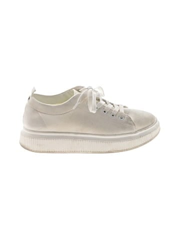BP. Sneakers (view 1)
