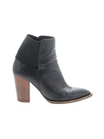 Vince. Ankle Boots (view 1)