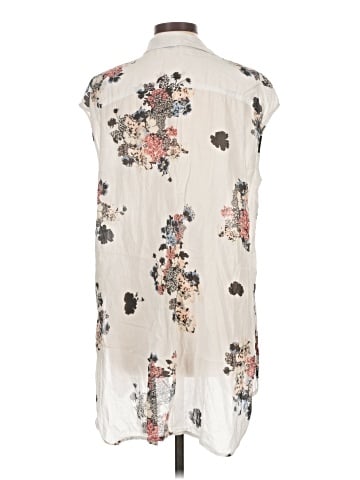 TWO by Vince Camuto Sleeveless Button-Down Shirt (view 2)