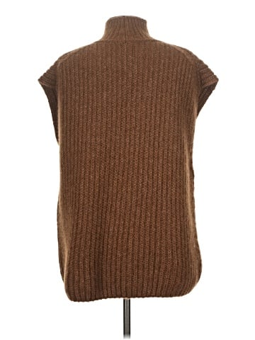 Closed Sweater Vest (view 2)