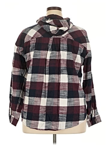 Maurices Long Sleeve Button-Down Shirt (view 2)