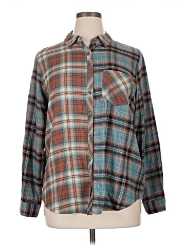 Maurices Long Sleeve Button-Down Shirt (view 1)