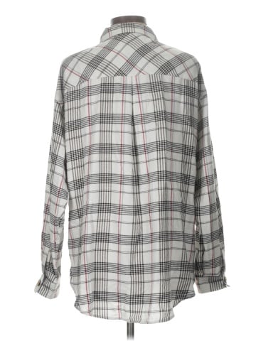 Maurices Long Sleeve Button-Down Shirt (view 2)