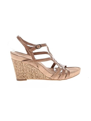 Kelly & Katie Wedges (view 1)